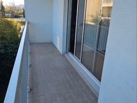 studio 30m² avec en plus un grand balcon sur jardin + cave