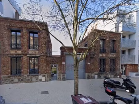 boutique 215 m² romainville