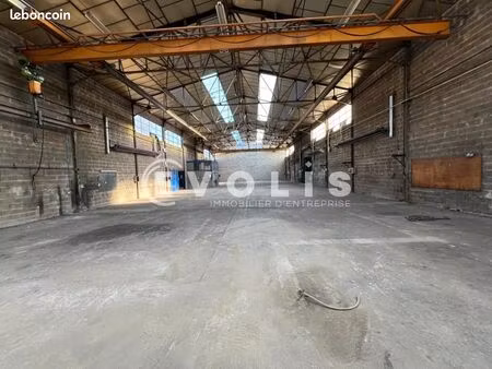 local industriel 966 m²