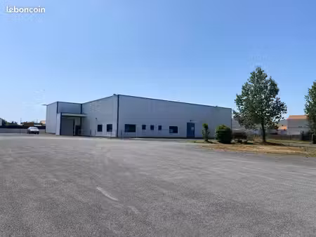 local 880 m² beauvoir-sur-mer