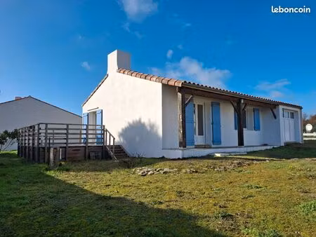 maison à louer à l'année - quartier calme  proche mer et port de plaisance