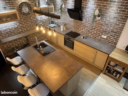 loft/atelier/surface 6 pièces 226 m²