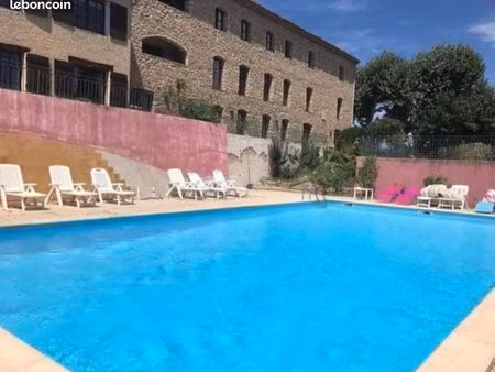 appartement avec piscine et terrasse vue sur le luberon
