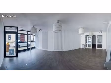 en plein centre ville  commerce ou bureau  54m2  libre dès à présent