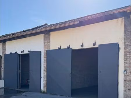 2 grands box + places de parking