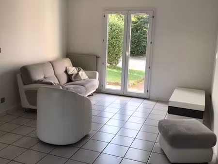 maison meublée 100 m² - 3 ch + bureau - jardin 450 m² & garage - cerizay