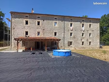 immeuble 668 m² lempaut