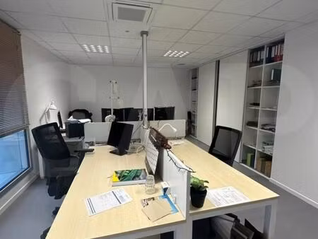 bureau 142 m²