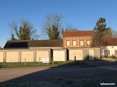 a vendre 8 garages et 1 entrepôt