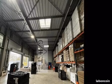local industriel 1 990 m²