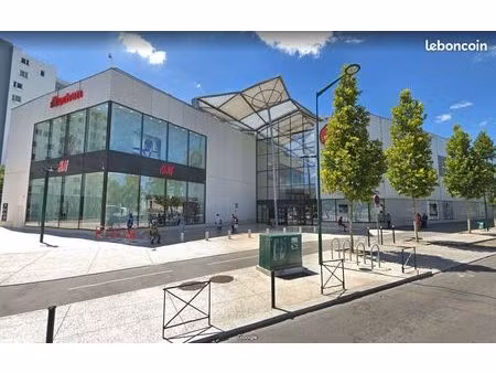 place de parking centre ville en face du centre commercial l’ilo