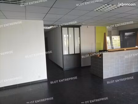 local d'activité 1 230 m²