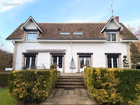 demeure au coeur d'un parc arboré de 8490 m2