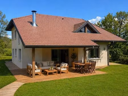 villa . 5 pièces . 210 m2