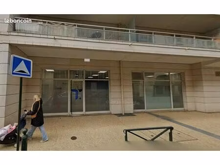 boutique 158 m² aubervilliers