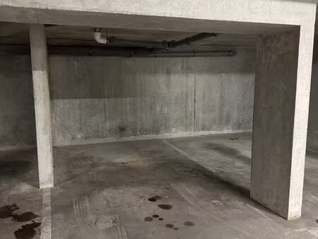 place parking a vendre 12000 euros