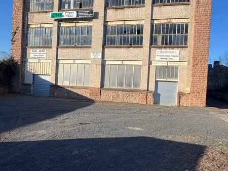 entrepôt /local commercial /stockage /bureau