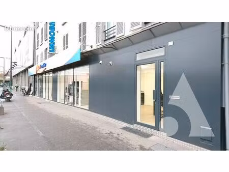 bureaux  local commercial 171 m² la plaine saint denis
