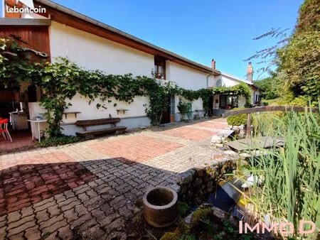 propriété 8 pièces 220 m²