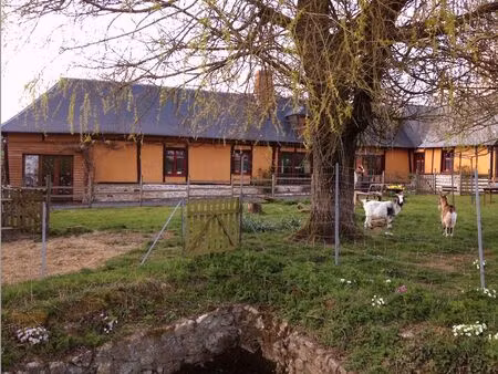 charmante longère rénovée  belle dépendance/atelier  panorama et terrain clos