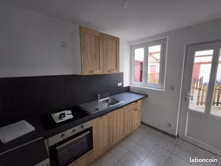 loue à sens appartement t2 39 m2 + jardin privatif clos 100 m2  entièrement rénové en 2023