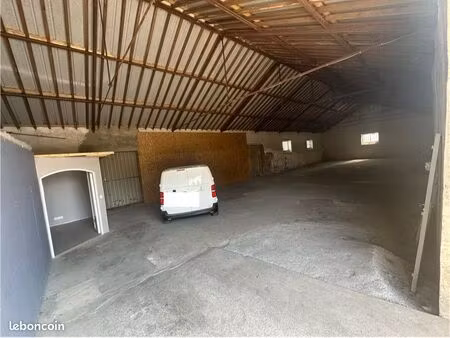 dépôt de 310 m² à louer – idéal stockage  garage ou activité pro – avec bureau