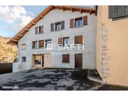 maison 9 pièces 230 m²