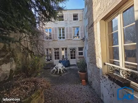 maison de ville 9 pièces 313 m²