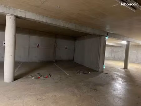 place de parking souterrain centre-village