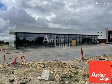 local commercial 3000 m² niort