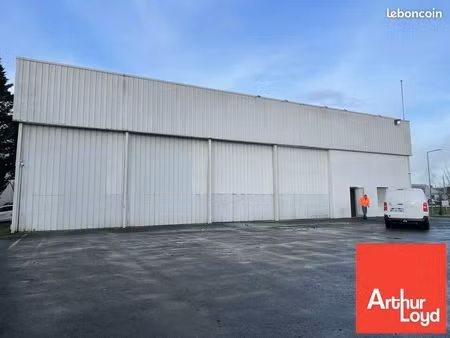 local d'activite 810 m² niort