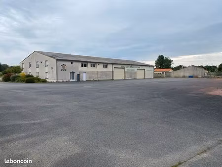 bâtiment commercial