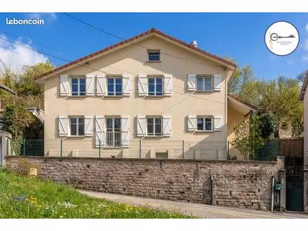 maison 6 pièces 85 m²