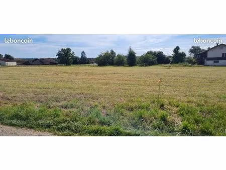 beau terrain constructible de 1164 m2 sur la commune de gugnecourt