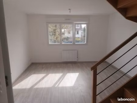 type duplex etat neuf 3 pieces meuble jardin parkings