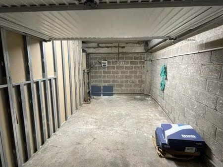 place de parking boxée + électricité