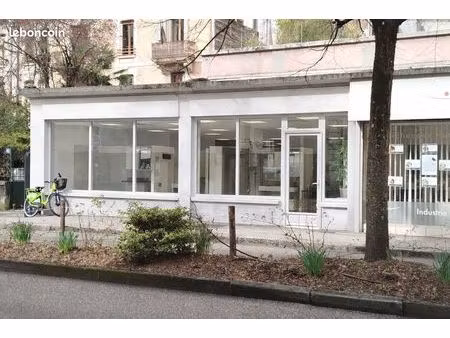 local commercial 127 m² annecy