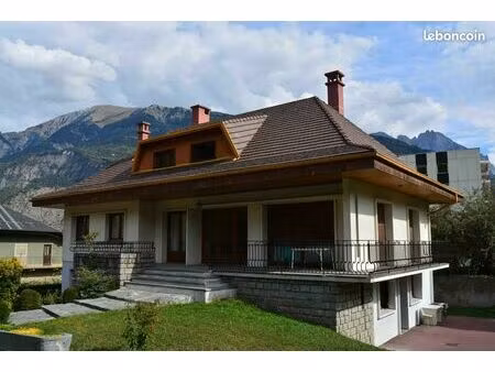 maison 196 m2 comprenant 2 logements