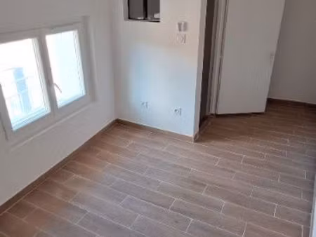 appartement t2 – 3 pièces - 1er étage - entièrement rénové - vue place aux herbes orange