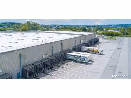 local logistique 23 494 m²