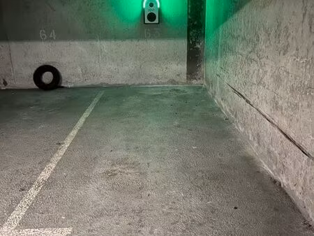 parking + borne de recharge