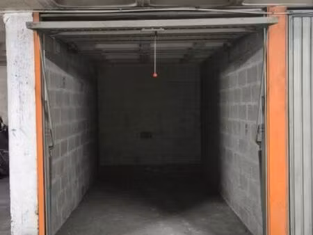 box de stationnement à louer