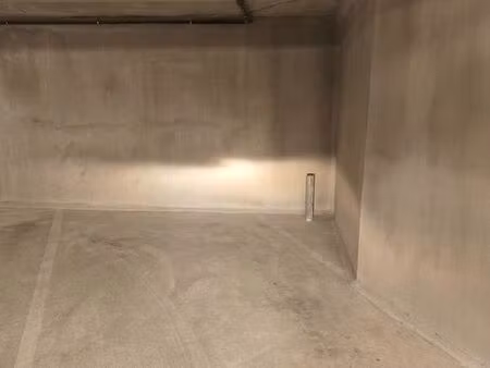 place de parking en sous-sol sécurisé (proche t6)