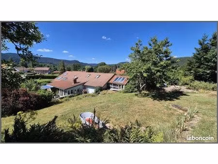 propriété 9 pièces 242 m²