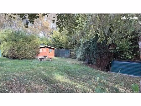 terrain de loisir avec chalet