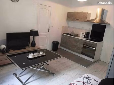 loue appartement plein centre de contrexéville eau compris dans le loyer