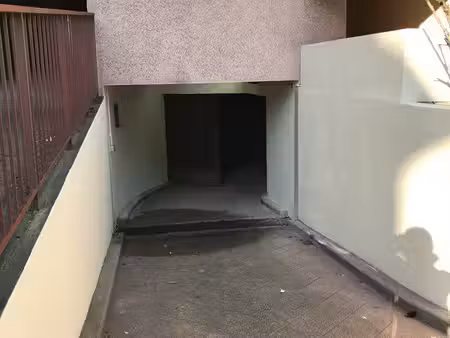 box garage sécurisé 12m2