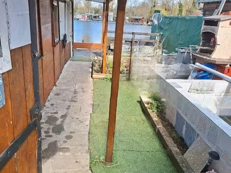 vend chalet 30 m2 au bord d un etang