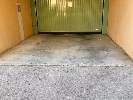 garage à louer bormes quartier du pin