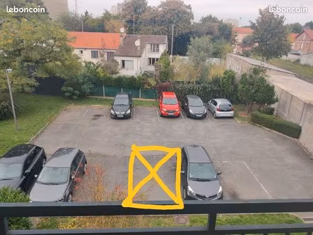 place de parking extérieur - zone sécurisée